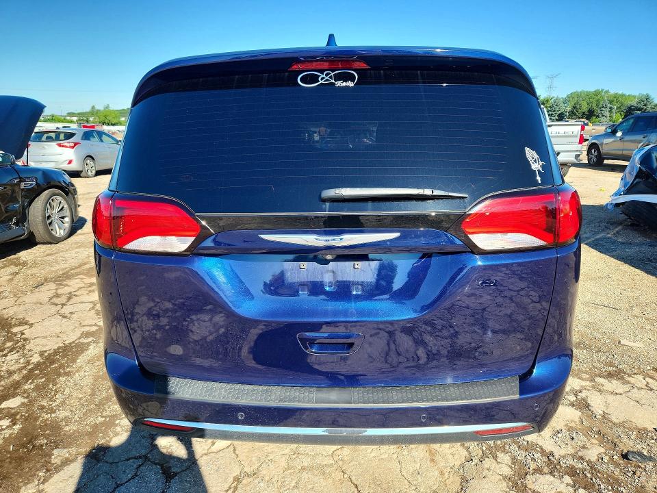 56777936 :رقم المزاد ، 2C4RC1EG8JR104141 vin ، 2018 Chrysler Pacifica مزاد بيع