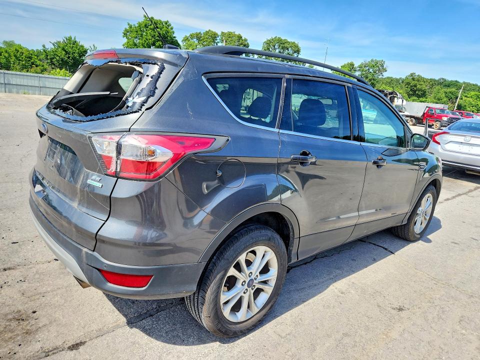 Продажа на аукционе авто 2017 Ford Escape, vin: 1FMCU0GD9HUB01421, номер лота: 56111396