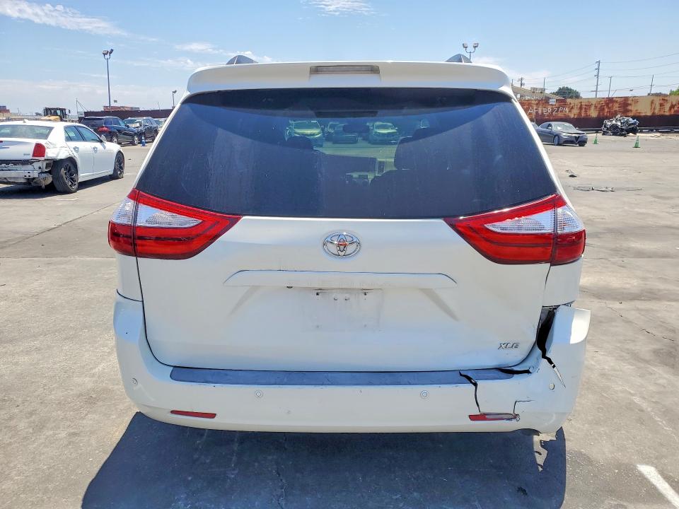 2015 Toyota Sienna მანქანა იყიდება აუქციონზე, vin: 5TDYK3DC9FS541444, აუქციონის ნომერი: 58628086