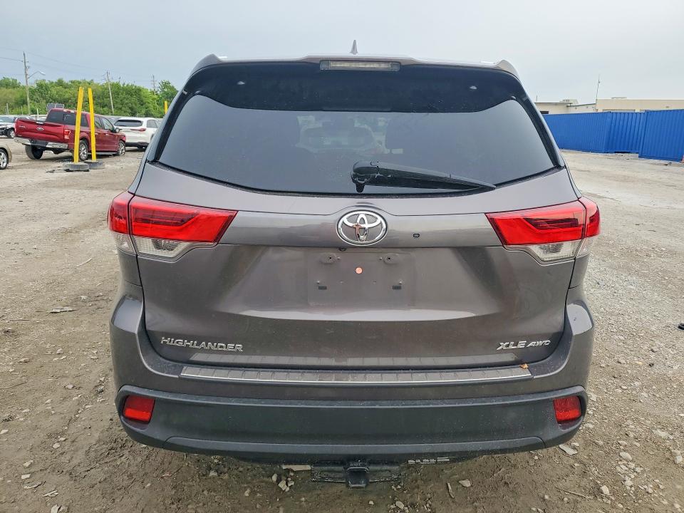 Продажа на аукционе авто 2019 Toyota Highlander, vin: 5TDJZRFH5KS942086, номер лота: 57689496