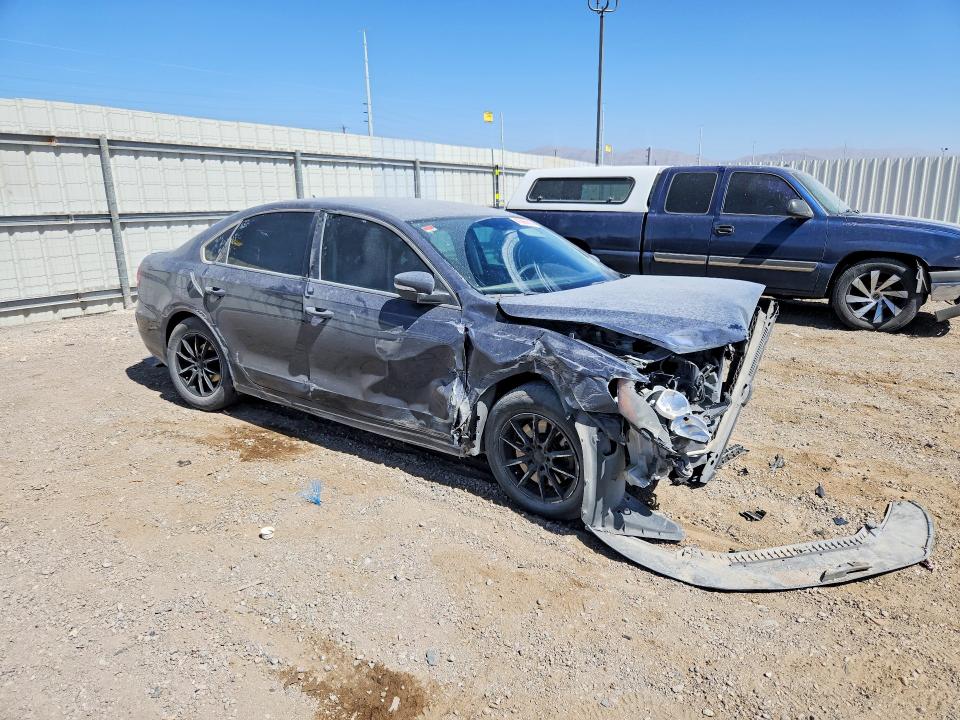 47665316 :رقم المزاد ، 1VWAT7A34FC005719 vin ، 2015 Volkswagen Passat مزاد بيع