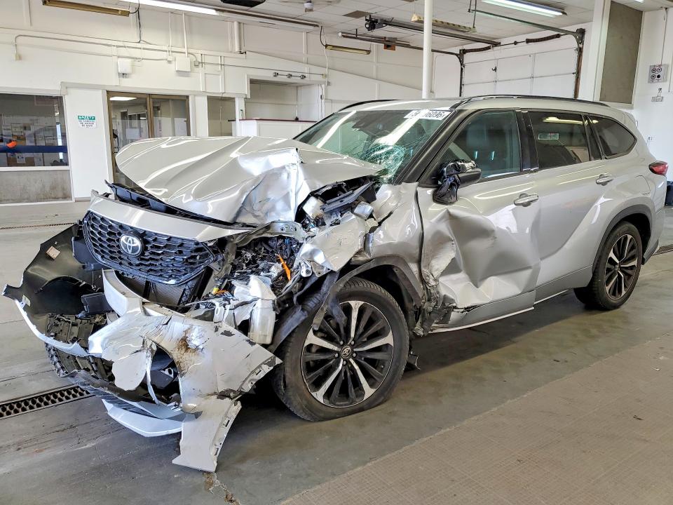 56696096 :رقم المزاد ، 5TDJZRBH5NS219221 vin ، 2022 Toyota Highlander مزاد بيع