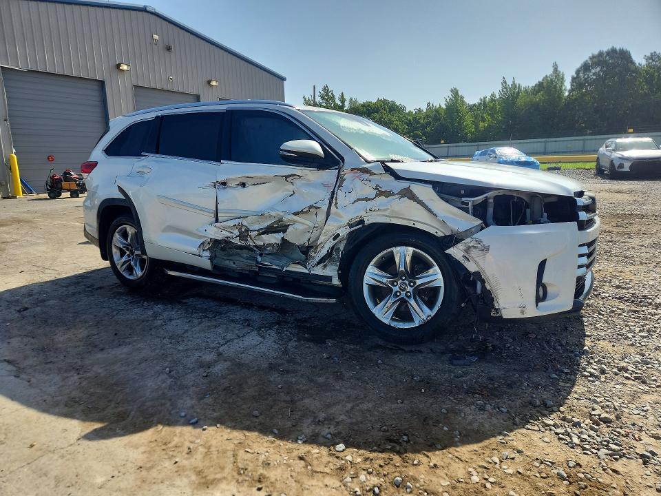 2017 Toyota Highlander მანქანა იყიდება აუქციონზე, vin: 5TDDZRFH3HS456141, აუქციონის ნომერი: 58456376