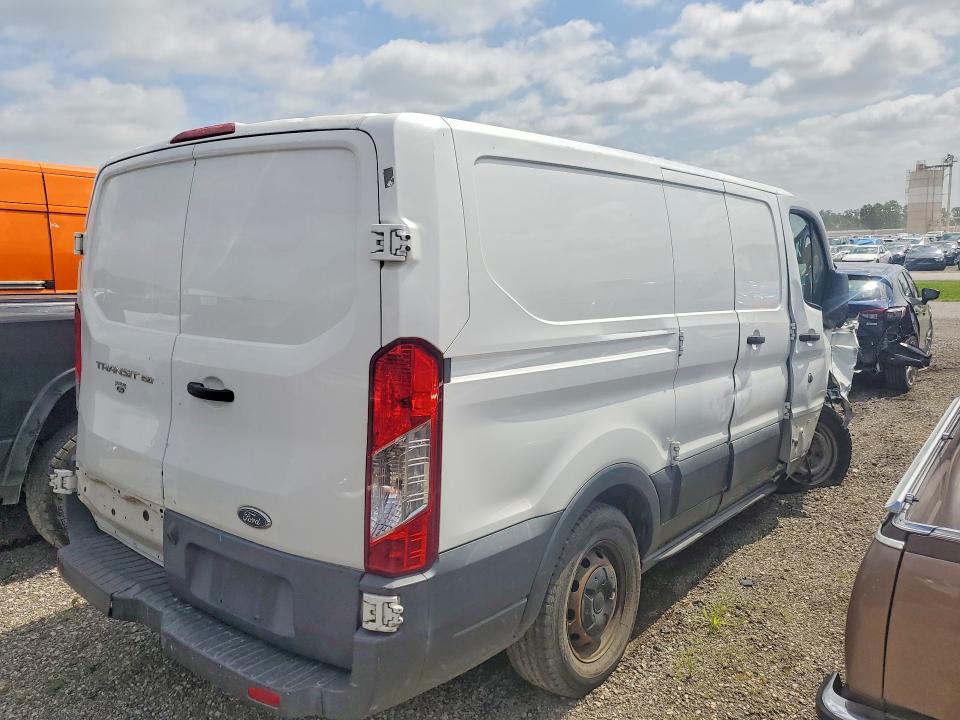 85454215 :رقم المزاد ، 1FTNE1ZM8FKA79062 vin ، 2015 Ford Transit مزاد بيع