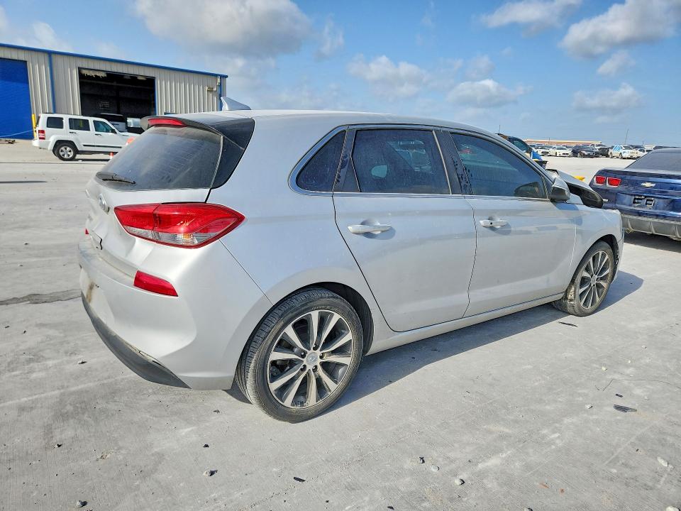 2018 Hyundai Elantra Gt მანქანა იყიდება აუქციონზე, vin: KMHH35LEXJU017635, აუქციონის ნომერი: 59192566