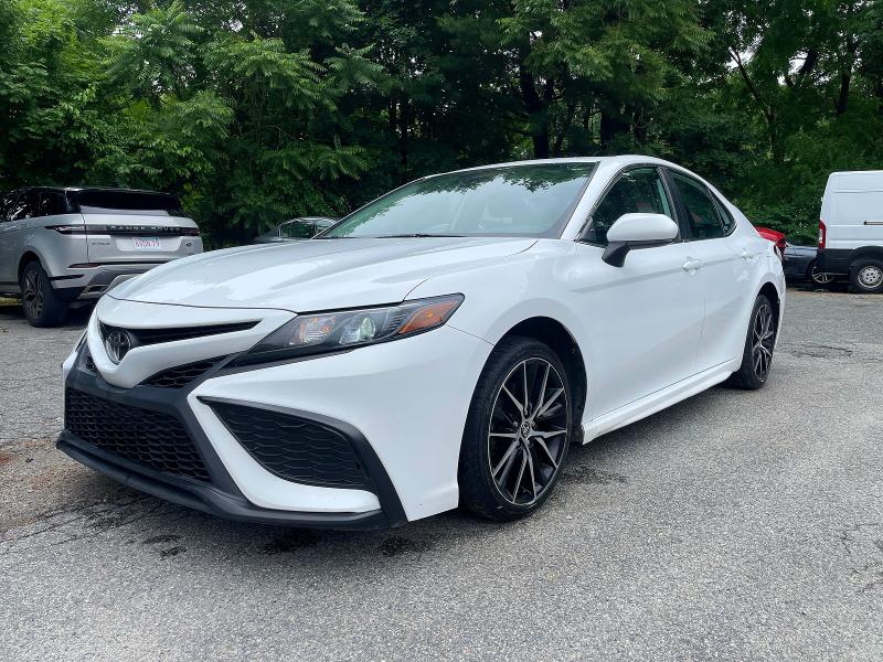 59005666 :رقم المزاد ، 4T1G11AK6MU5588 vin ، 2021 Toyota Camry مزاد بيع
