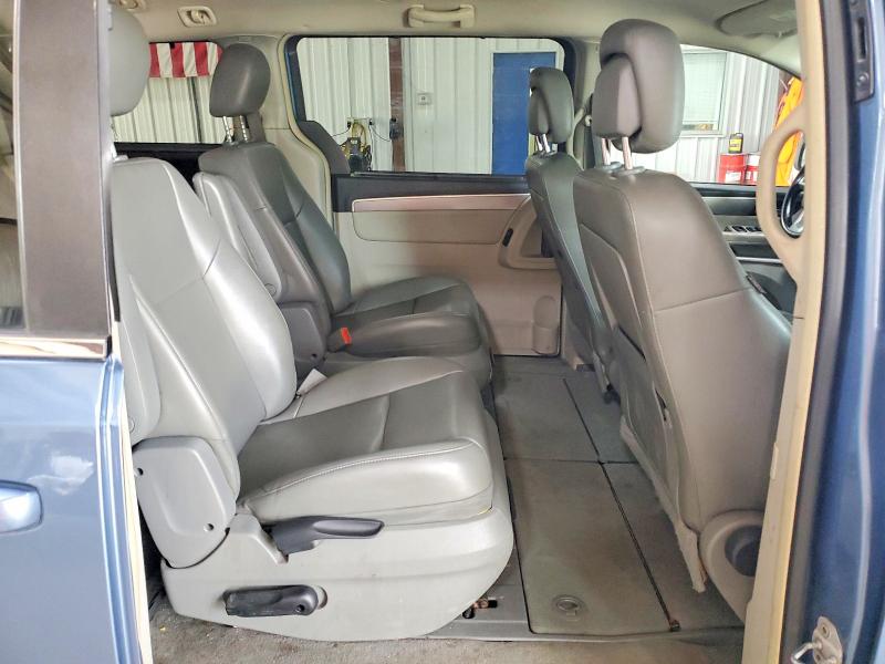 56837706 :رقم المزاد ، 2V4RW3DG2BR738797 vin ، 2011 Volkswagen Routan مزاد بيع