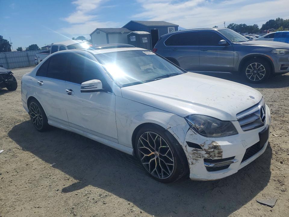 2013 Mercedes-benz C მანქანა იყიდება აუქციონზე, vin: WDDGF4HB6DR271338, აუქციონის ნომერი: 85606125