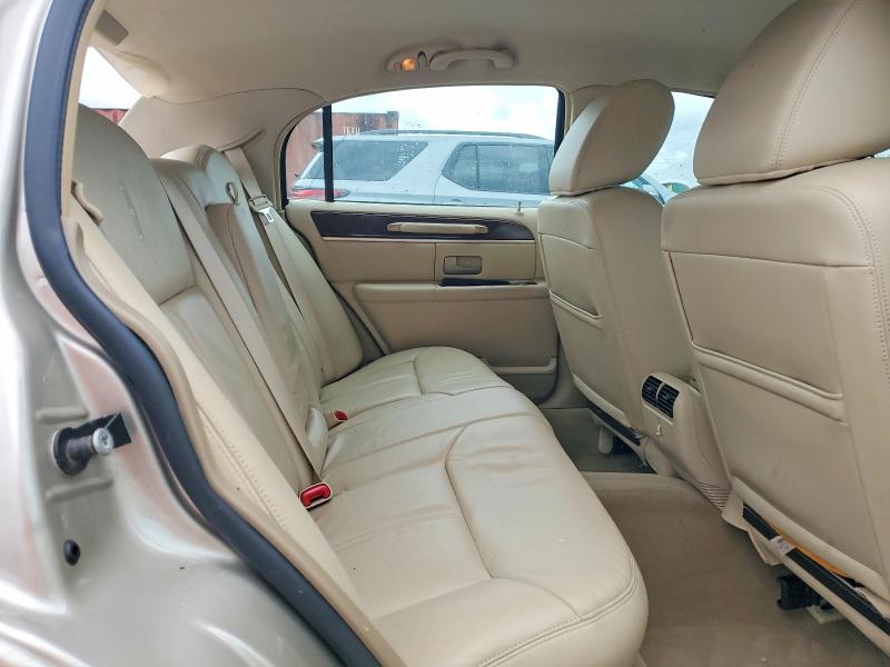 57831496 :رقم المزاد ، 2LNBL8CV7BX754860 vin ، 2011 Lincoln Town Car مزاد بيع