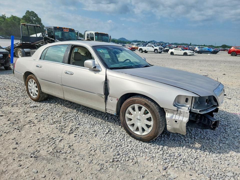 2008 Lincoln Town Car მანქანა იყიდება აუქციონზე, vin: 2LNHM82V68X659949, აუქციონის ნომერი: 59084176