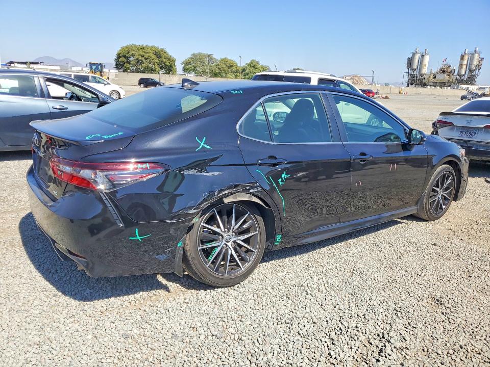 59103036 :رقم المزاد ، 4T1G11AK6MU422916 vin ، 2021 Toyota Camry مزاد بيع