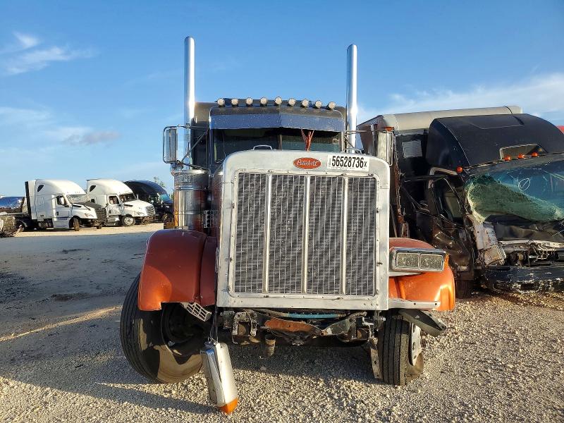 56528736 :رقم المزاد ، 1XP5DB9XX2N570274 vin ، 2002 Peterbilt 379 مزاد بيع