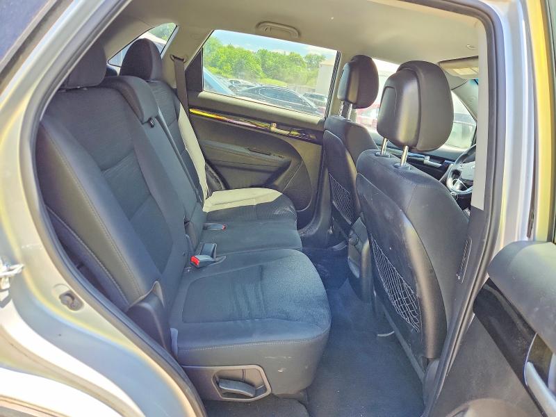 56346306 :رقم المزاد ، 5XYKT3A6XFG601732 vin ، 2015 Kia Sorento مزاد بيع