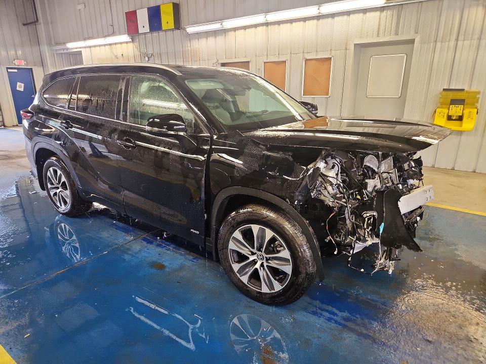 2026 Toyota Highlander Hybrid მანქანა იყიდება აუქციონზე, vin: 5TDKBRCH6TS705413, აუქციონის ნომერი: 56709836