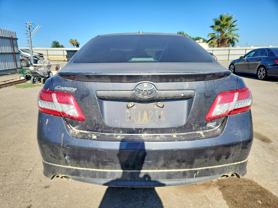 57995626 :رقم المزاد ، 4T1BF3EK9BU215869 vin ، 2011 Toyota Camry Automatic مزاد بيع