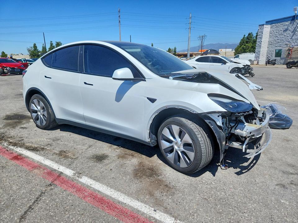 57597116 :رقم المزاد ، 7SAYGDED3RF047901 vin ، 2024 Tesla Model Y مزاد بيع