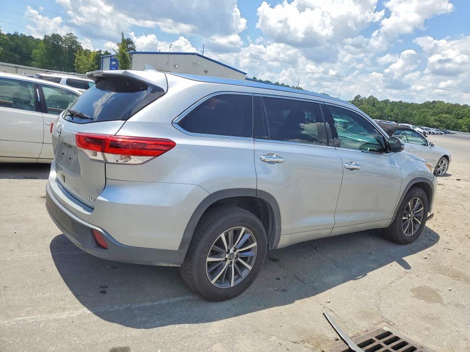 Продаж на аукціоні авто 2018 Toyota Highlander, vin: 5TDKZRFH1JS260809, номер лоту: 57115686