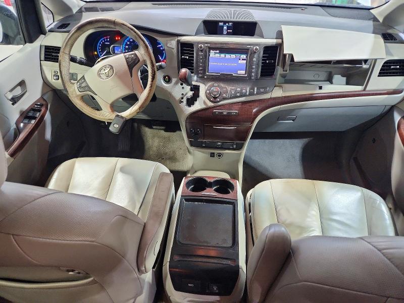 57718106 :رقم المزاد ، 5TDYK3DC7BS106710 vin ، 2011 Toyota Sienna مزاد بيع