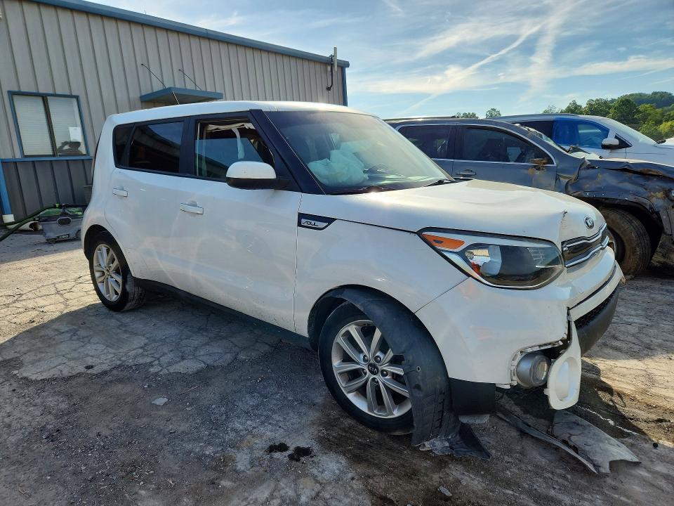 56136976 :رقم المزاد ، KNDJP3A50J7506822 vin ، 2018 Kia Soul مزاد بيع
