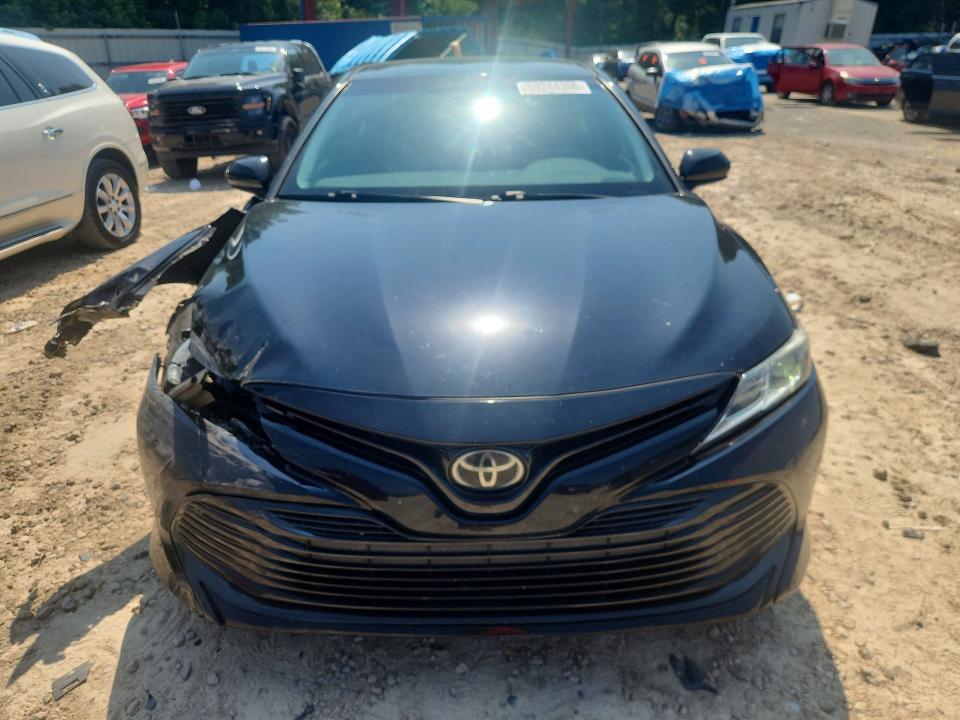 59244396 :رقم المزاد ، 4T1C11AK9LU975847 vin ، 2020 Toyota Camry مزاد بيع
