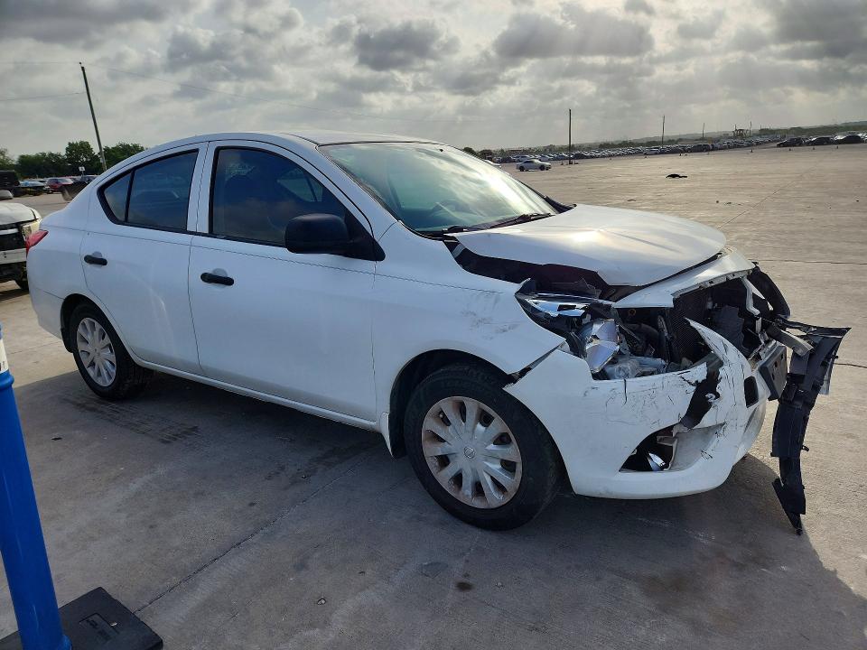 41632426 :رقم المزاد ، 3N1CN7AP4FL807624 vin ، 2015 Nissan Versa مزاد بيع