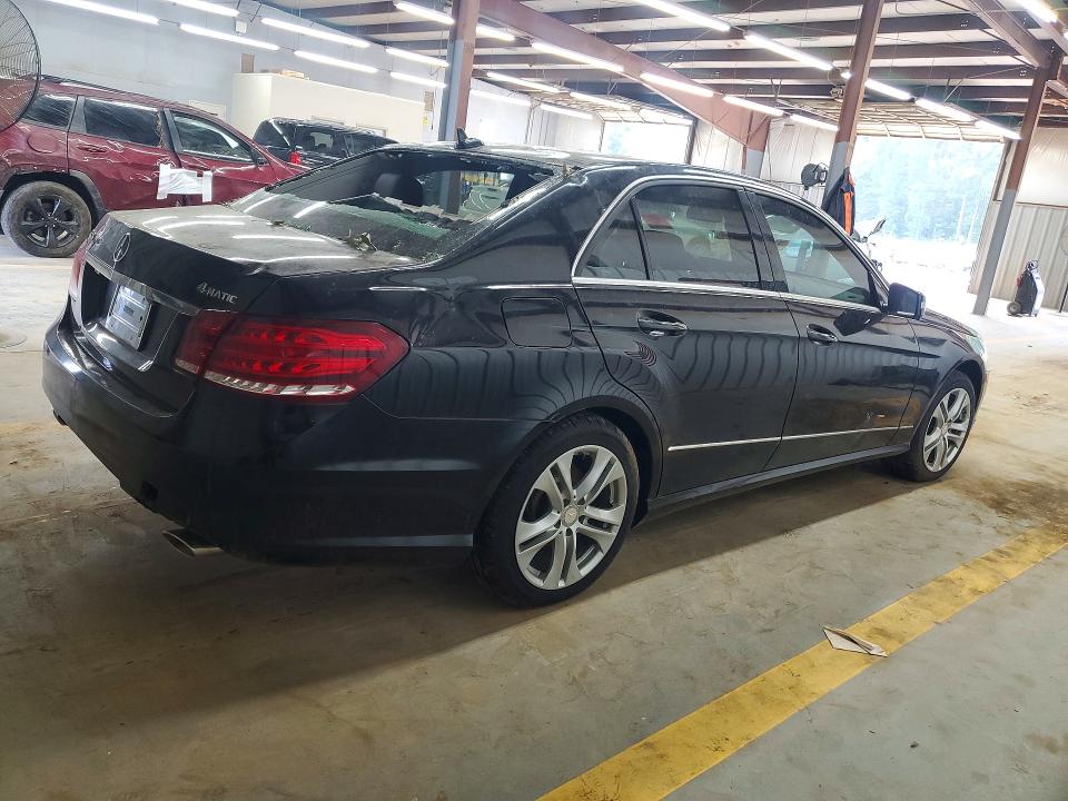 59309106 :رقم المزاد ، WDDHF8HB8BA413132 vin ، 2011 Mercedes-benz E مزاد بيع