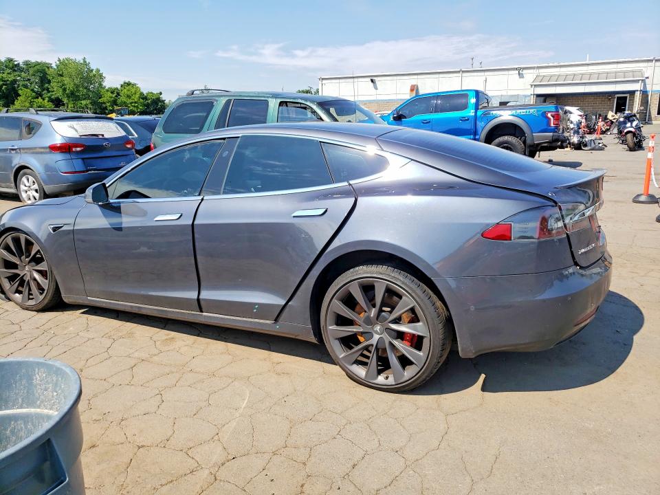 58102836 :رقم المزاد ، 5YJSA1E46KF300315 vin ، 2019 Tesla Model S مزاد بيع