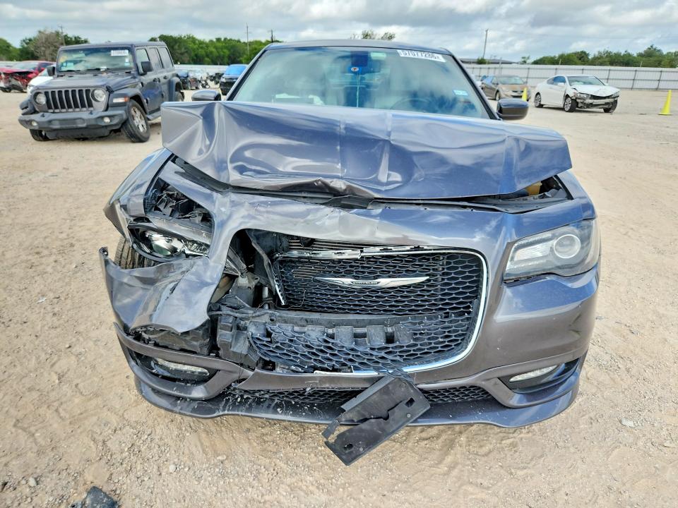 57077286 :رقم المزاد ، 2C3CCABG8JH142988 vin ، 2018 Chrysler 300 مزاد بيع