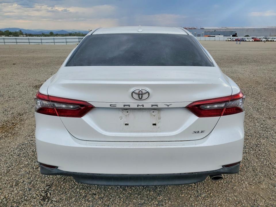 2021 Toyota Camry მანქანა იყიდება აუქციონზე, vin: 4T1F11AK0MU449573, აუქციონის ნომერი: 57832226