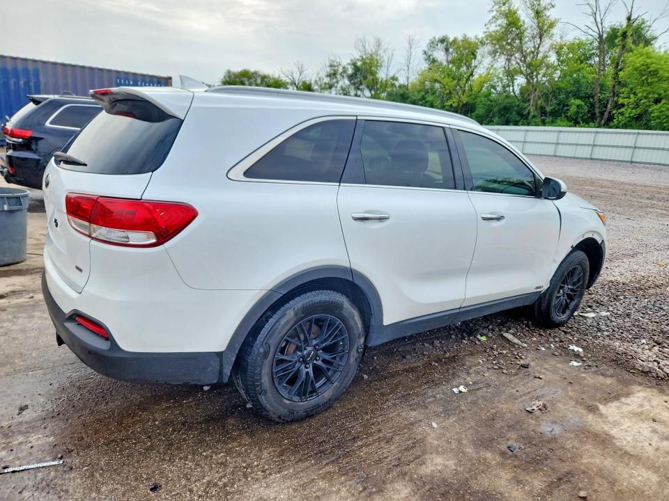 56044666 :رقم المزاد ، 5XYPGDA33HG231295 vin ، 2017 Kia Sorento مزاد بيع