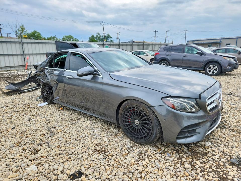 55800736 :رقم المزاد ، WDDZF6GB8JA388466 vin ، 2018 Mercedes-benz E مزاد بيع