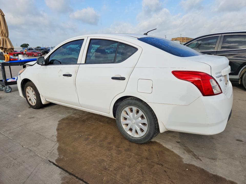 41632426 :رقم المزاد ، 3N1CN7AP4FL807624 vin ، 2015 Nissan Versa مزاد بيع