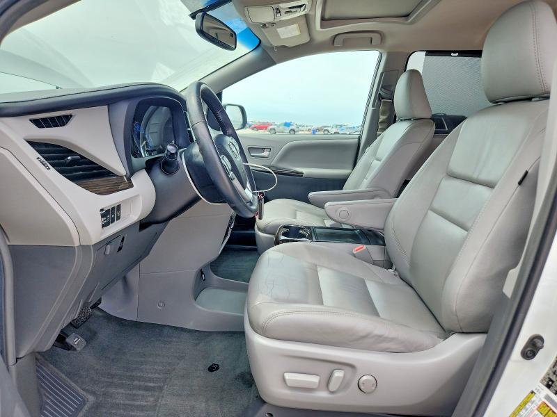 58261746 :رقم المزاد ، 5TDDZ3DC9HS169827 vin ، 2017 Toyota Sienna مزاد بيع
