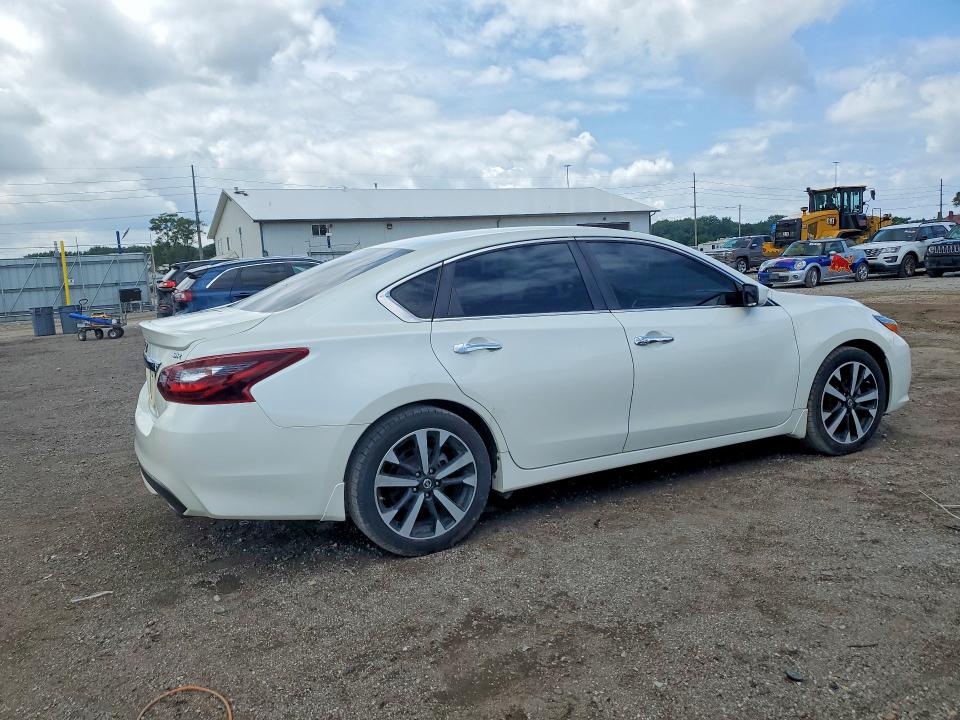 55522886 :رقم المزاد ، 1N4AL3AP4JC260724 vin ، 2018 Nissan Altima مزاد بيع