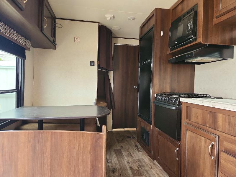 57844776 :رقم المزاد ، 1UJBJ0BN8J17V0305 vin ، 2018 Jayco Jay Jay Flight مزاد بيع