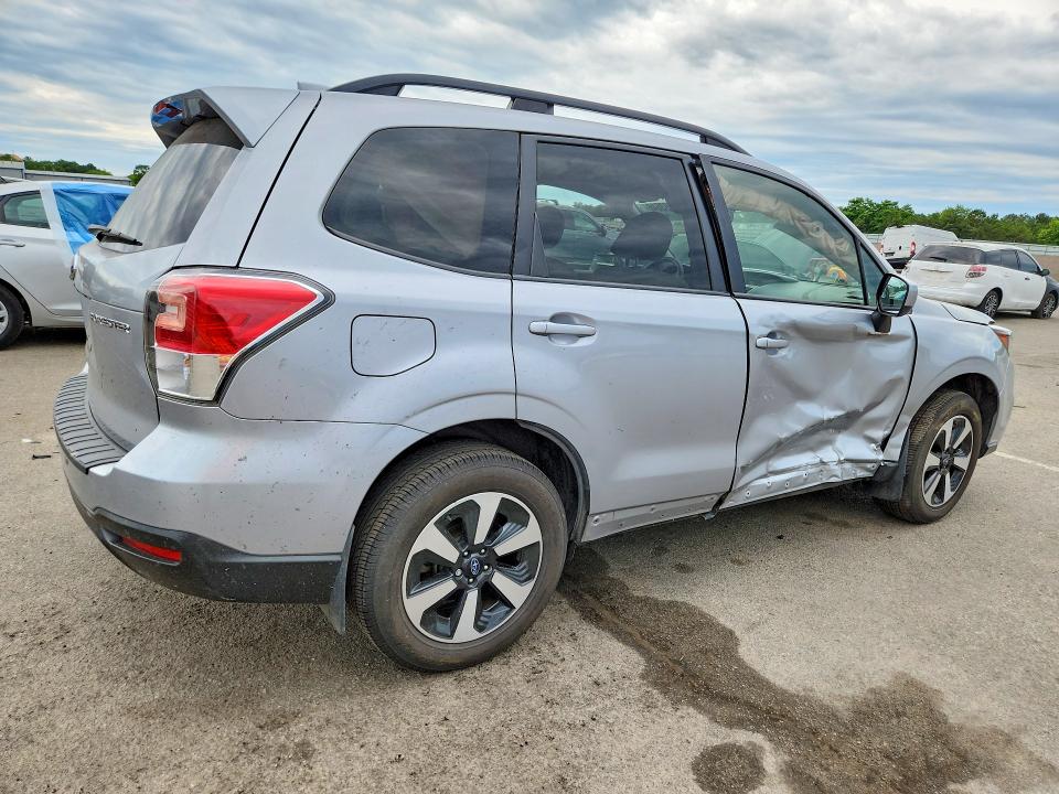 2018 Subaru Forester მანქანა იყიდება აუქციონზე, vin: JF2SJAGC3JH617702, აუქციონის ნომერი: 58093646