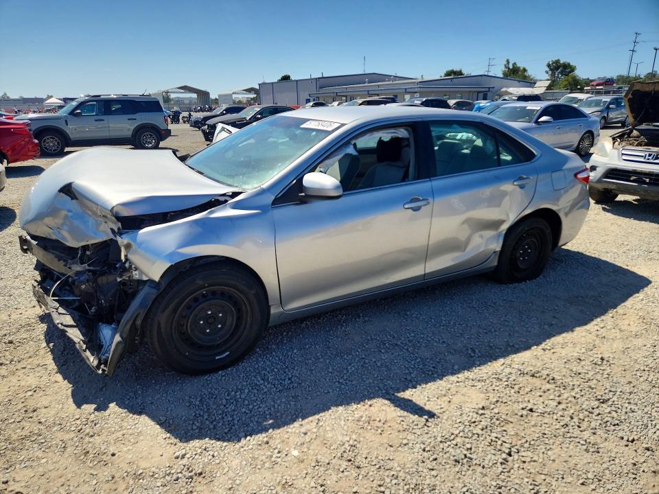 57758406 :رقم المزاد ، 4T1BF1FK7HU438164 vin ، 2017 Toyota Camry مزاد بيع