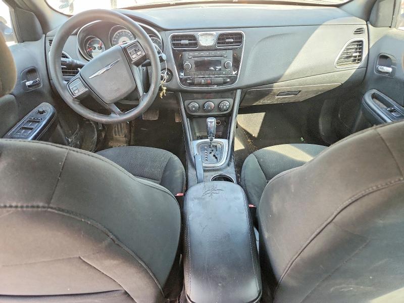 55876166 :رقم المزاد ، 1C3BC4FB6BN618563 vin ، 2011 Chrysler 200 مزاد بيع
