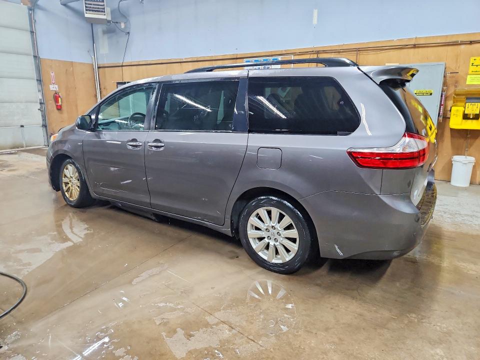 56483946 :رقم المزاد ، 5TDDZ3DC8HS166112 vin ، 2017 Toyota Sienna مزاد بيع