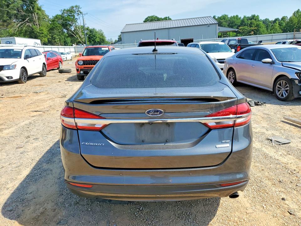 56336996 :رقم المزاد ، 3FA6P0HD3JR175024 vin ، 2018 Ford Fusion مزاد بيع