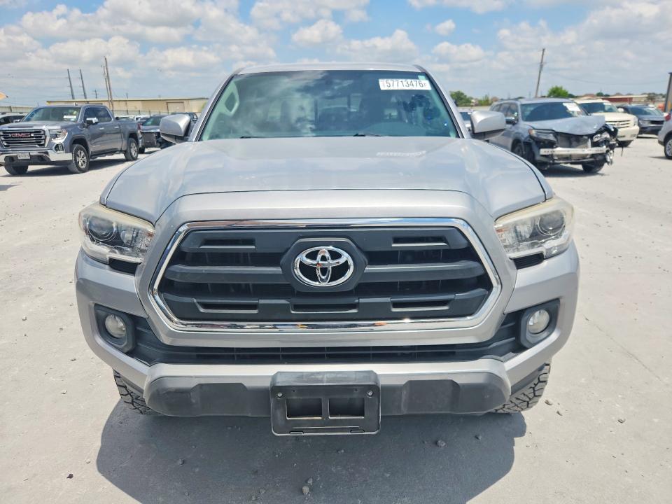 57713476 :رقم المزاد ، 5TFAZ5CN4HX037702 vin ، 2017 Toyota Tacoma مزاد بيع