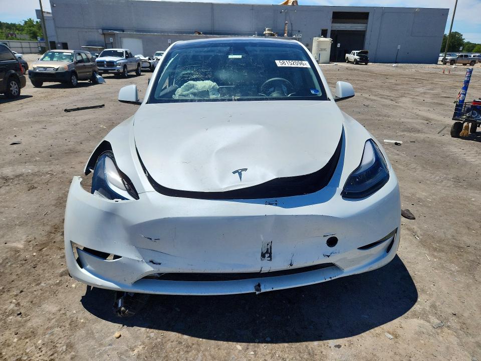 58152096 :رقم المزاد ، 7SAYGAEE2SF306648 vin ، 2025 Tesla Model Y مزاد بيع