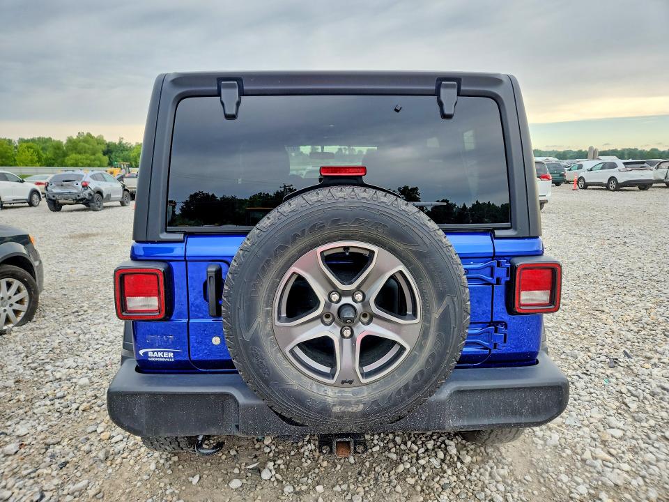 57771096 :رقم المزاد ، 1C4HJXDG6JW221505 vin ، 2018 Jeep Wrangler Unlimited مزاد بيع