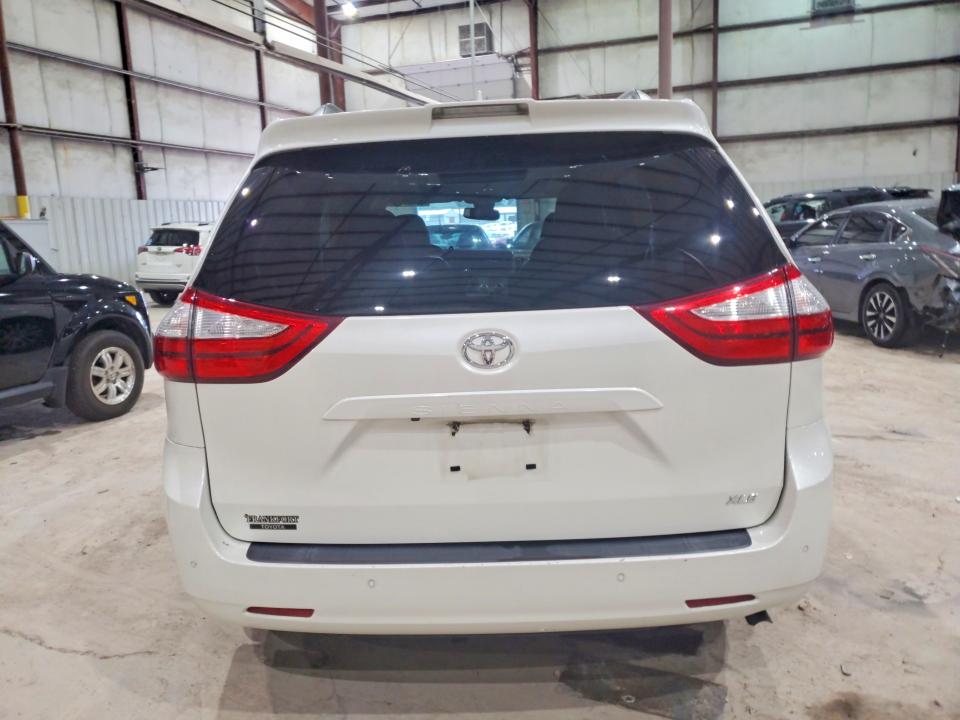 2018 Toyota Sienna მანქანა იყიდება აუქციონზე, vin: 5TDYZ3DC4JS946678, აუქციონის ნომერი: 57497826