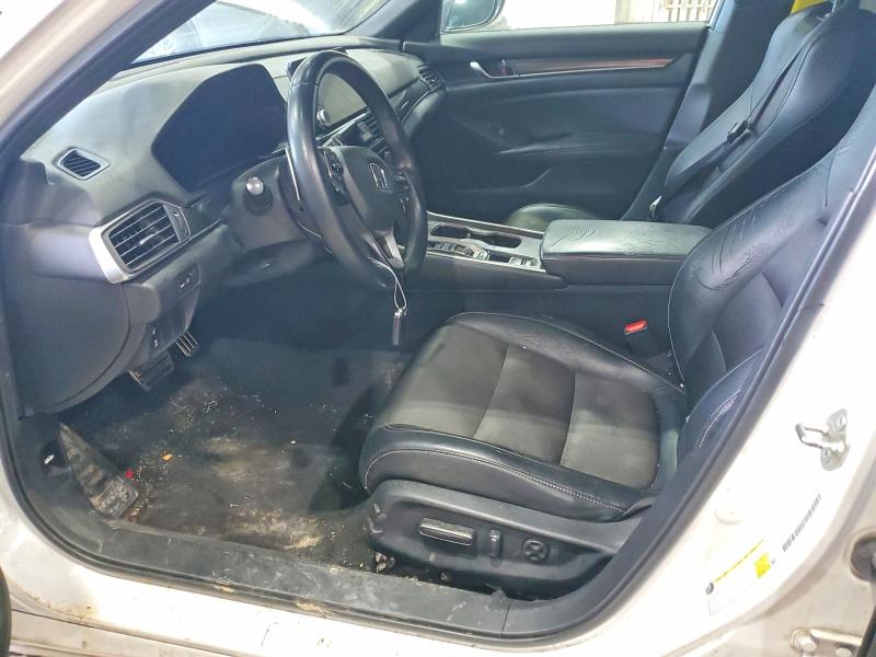 55629436 :رقم المزاد ، 1HGCV2F33JA050853 vin ، 2018 Honda Accord مزاد بيع