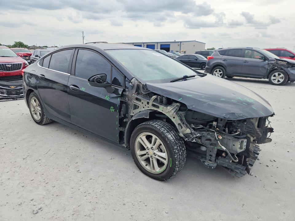58535556 :رقم المزاد ، 1G1BE5SM4J7118609 vin ، 2018 Chevrolet Cruze مزاد بيع