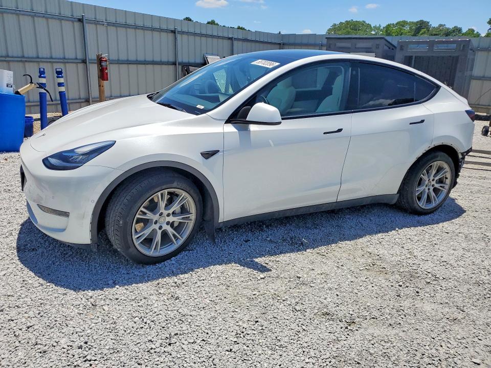 Auction sale of the 2022 Tesla Model Y, vin: 7SAYGDEE7NF327839, lot number: 55702096