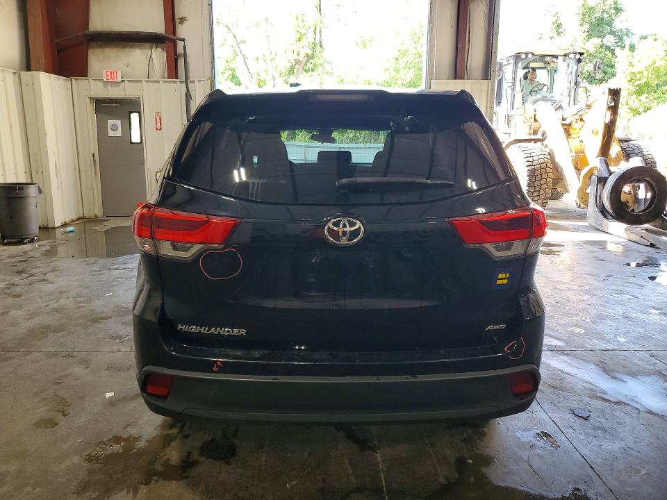 2018 Toyota Highlander მანქანა იყიდება აუქციონზე, vin: 5TDBZRFH9JS879318, აუქციონის ნომერი: 57639376