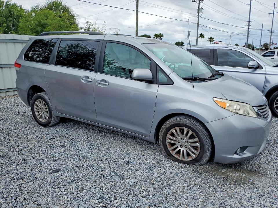 2013 Toyota Sienna მანქანა იყიდება აუქციონზე, vin: 5TDYK3DC6DS328934, აუქციონის ნომერი: 55946146