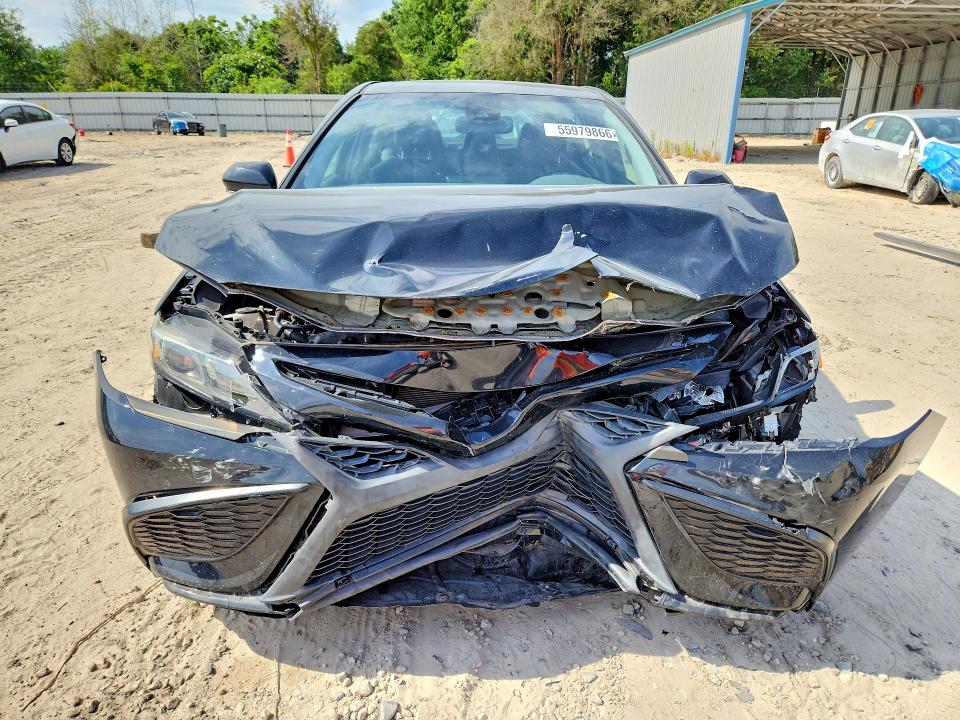 55979866 :رقم المزاد ، 4T1T11AK9MU486611 vin ، 2021 Toyota Camry مزاد بيع